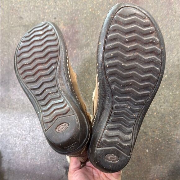 UGG Women's Boots - Picture 5 of 7